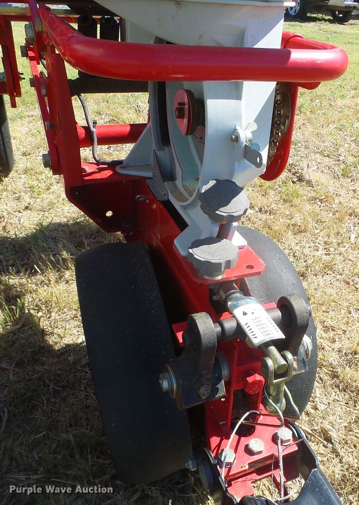 image for item DH4987 2012 White 8708 no-till planter