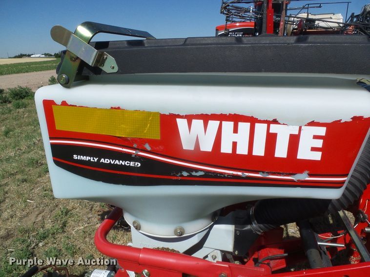 image for item DH4987 2012 White 8708 no-till planter