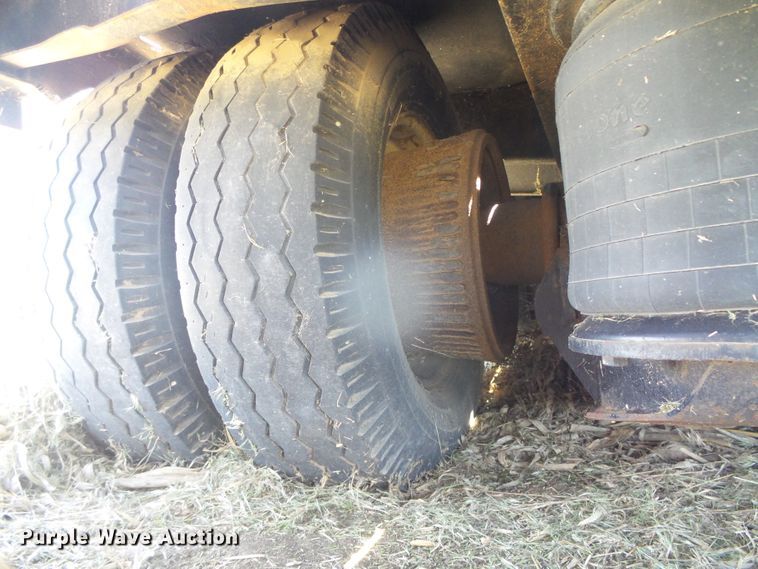 image for item DH4989 1988 MO Trailers drop deck trailer