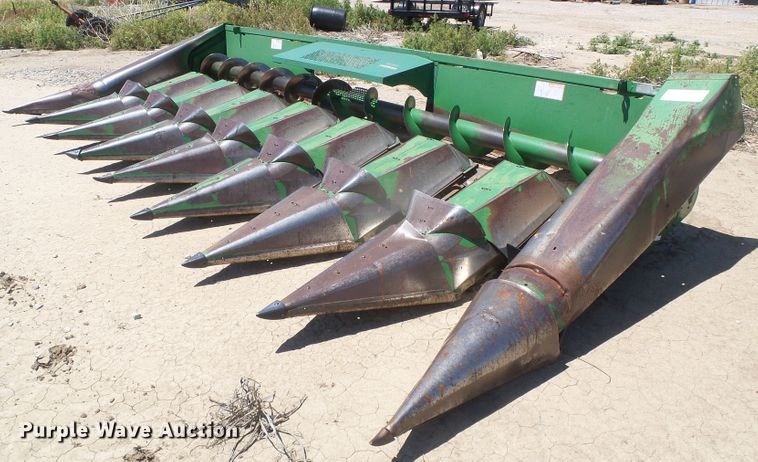 image for item DH4992 John Deere 843 corn head