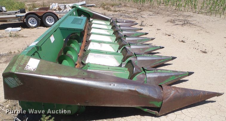image for item DH4992 John Deere 843 corn head