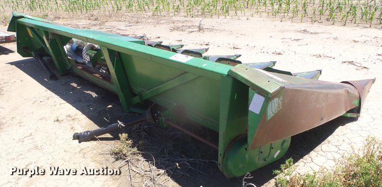 image for item DH4992 John Deere 843 corn head