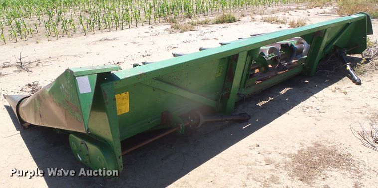 image for item DH4992 John Deere 843 corn head