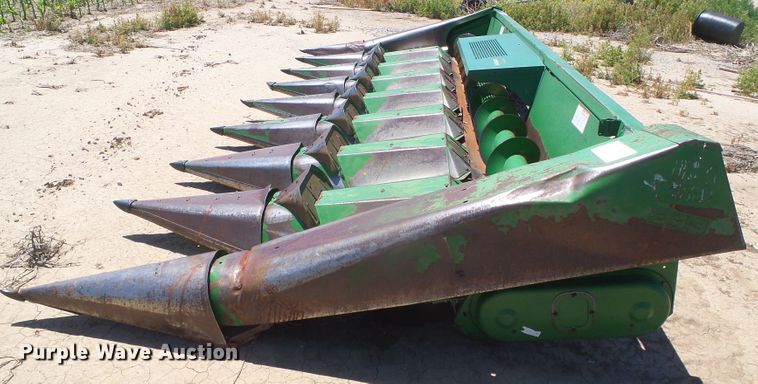 image for item DH4992 John Deere 843 corn head