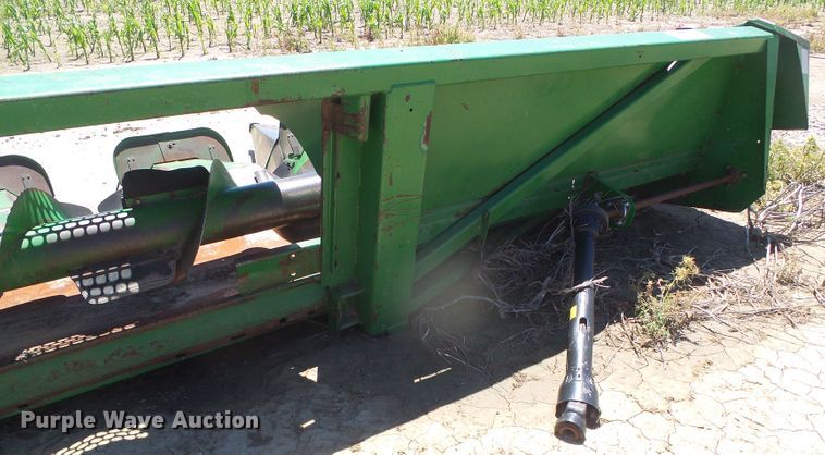image for item DH4992 John Deere 843 corn head