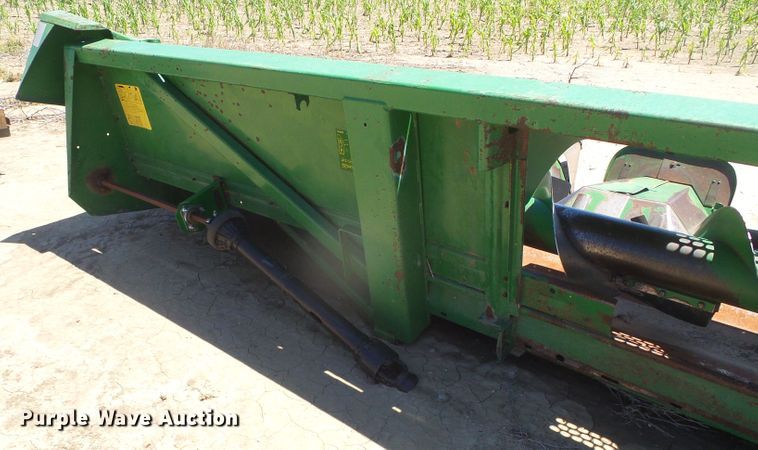 image for item DH4992 John Deere 843 corn head