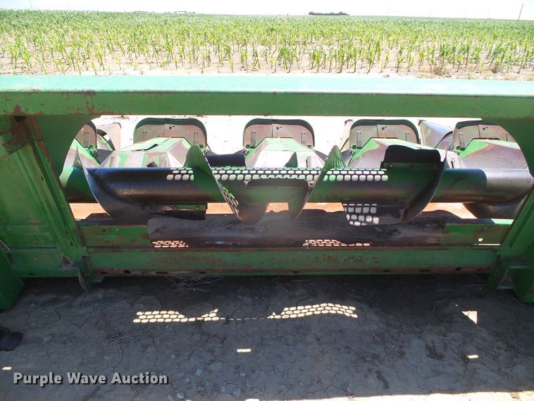 image for item DH4992 John Deere 843 corn head