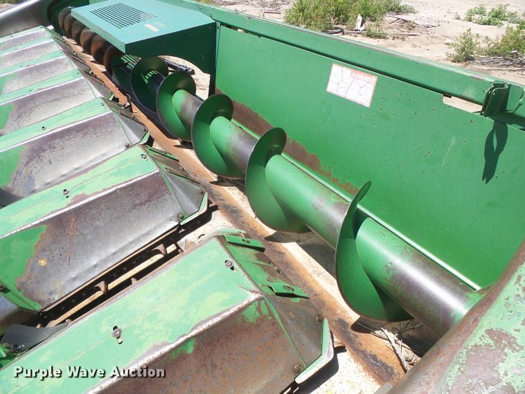 image for item DH4992 John Deere 843 corn head
