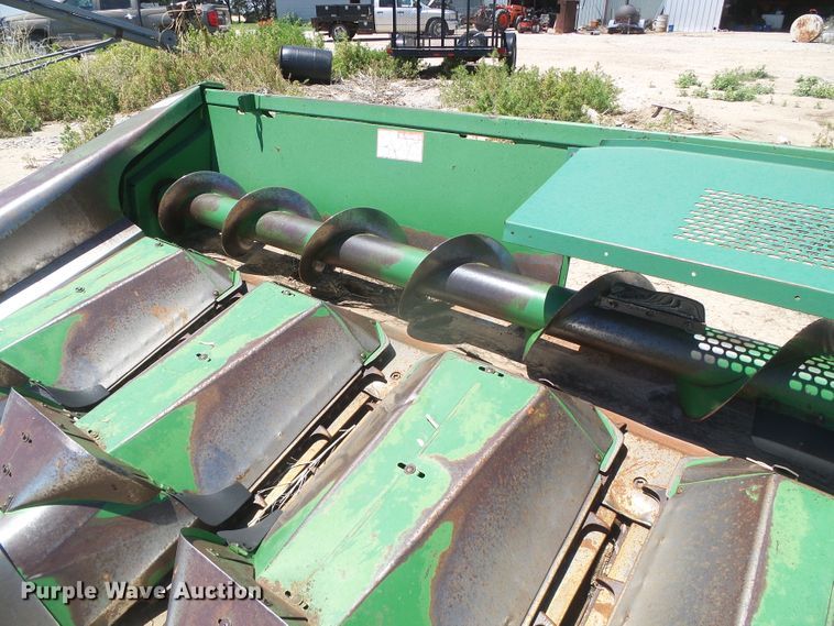 image for item DH4992 John Deere 843 corn head