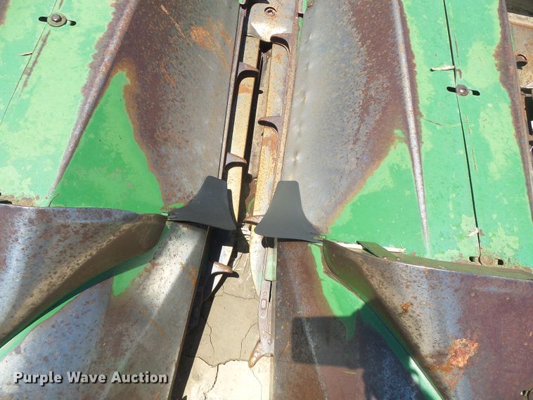 image for item DH4992 John Deere 843 corn head