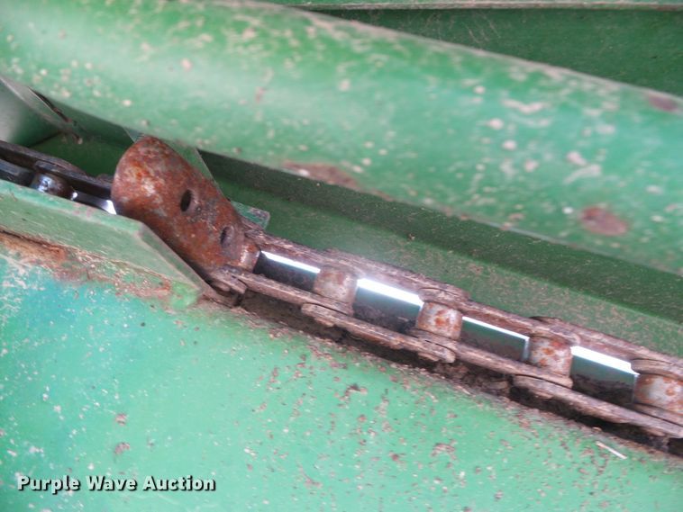 image for item DH4992 John Deere 843 corn head