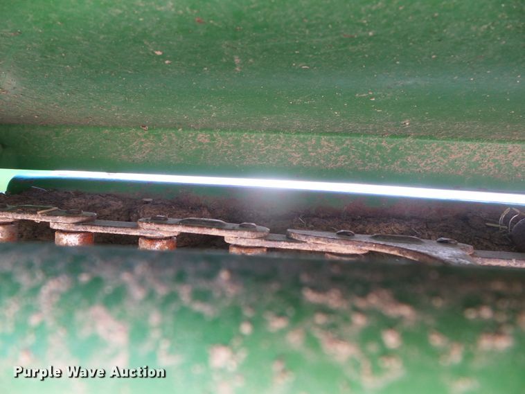 image for item DH4992 John Deere 843 corn head