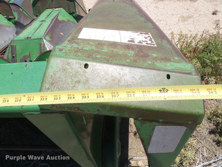 image for item DH4992 John Deere 843 corn head