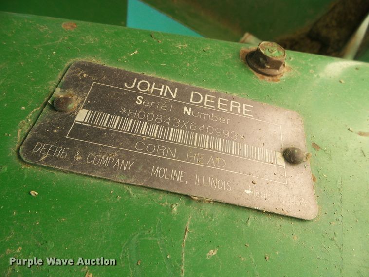 image for item DH4992 John Deere 843 corn head