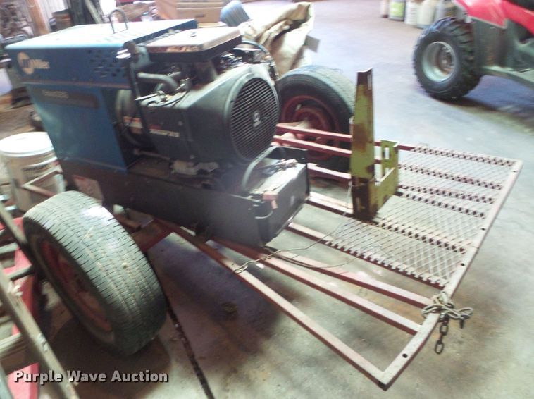 image for item EL9175 Bobcat 225G welder/generator