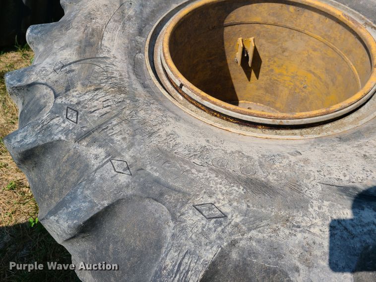 image for item EL9853 (6) 100/50R25 flotation tires and wheels