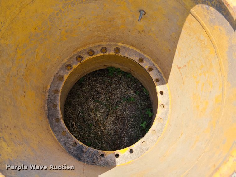 image for item EL9853 (6) 100/50R25 flotation tires and wheels