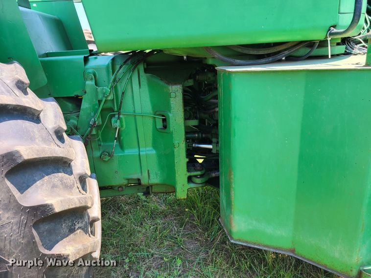 image for item EL9866 1980 John Deere 8640  4WD tractor