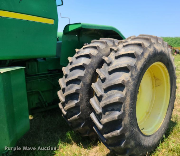 image for item EL9866 1980 John Deere 8640  4WD tractor