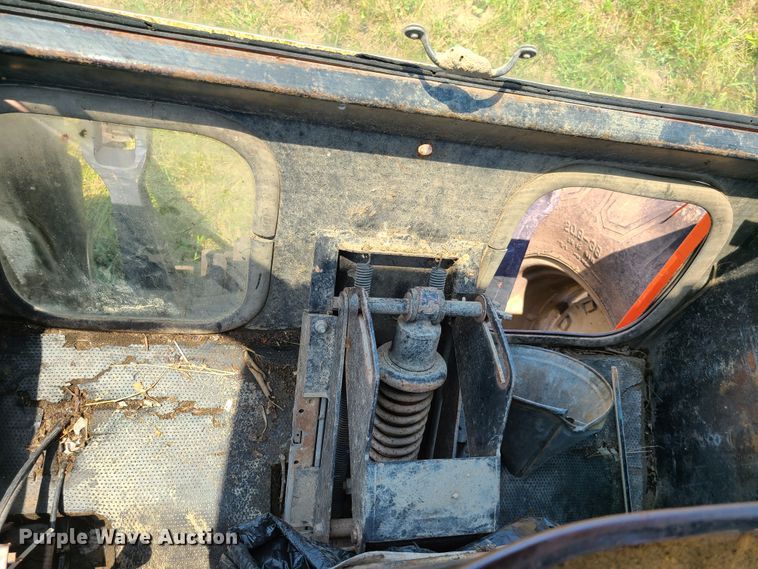 image for item EL9869 Allis Chalmers 7050  tractor