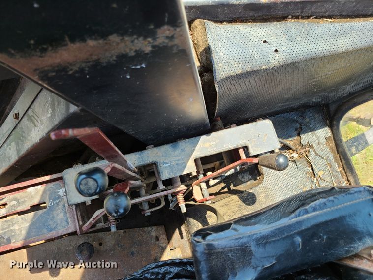 image for item EL9869 Allis Chalmers 7050  tractor