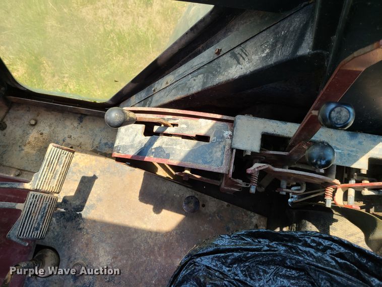 image for item EL9869 Allis Chalmers 7050  tractor