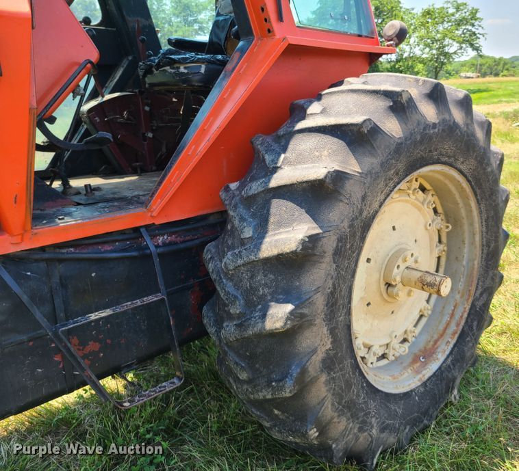 image for item EL9869 Allis Chalmers 7050  tractor