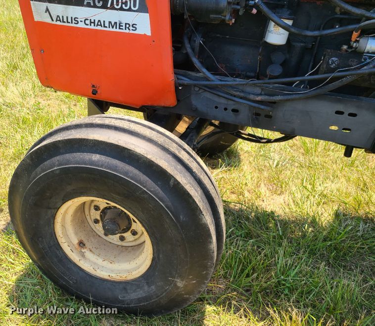 image for item EL9869 Allis Chalmers 7050  tractor