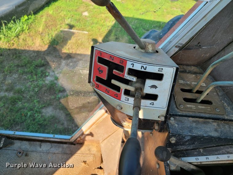 image for item EL9901 1982 Massey-Ferguson 2640  tractor