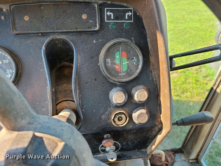 image for item EL9901 1982 Massey-Ferguson 2640  tractor