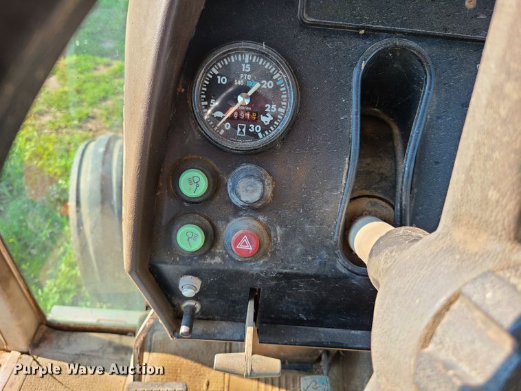 image for item EL9901 1982 Massey-Ferguson 2640  tractor