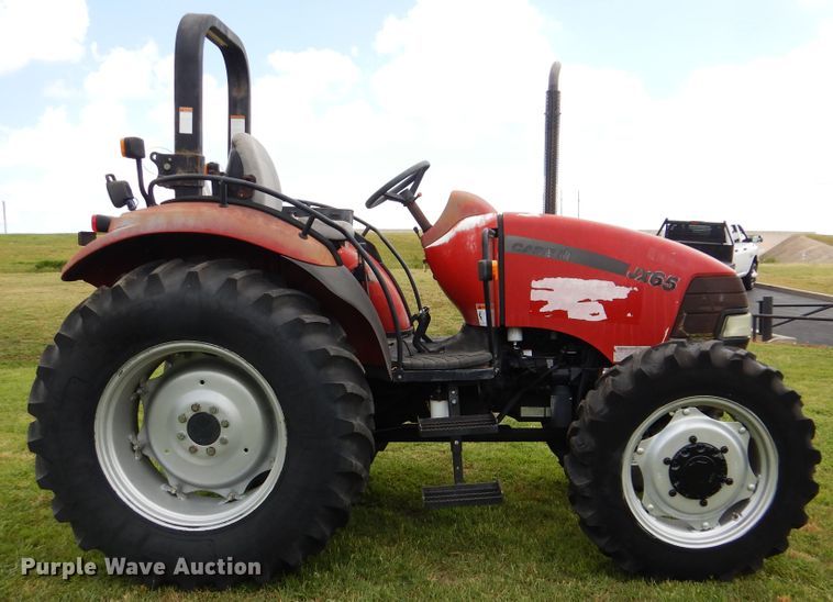 image for item GM9068 2004 Case IH JX65  tractor