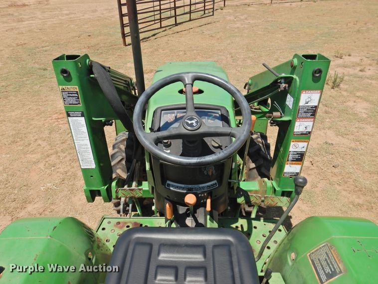 image for item GN9952 2002 John Deere 790  MFWD tractor