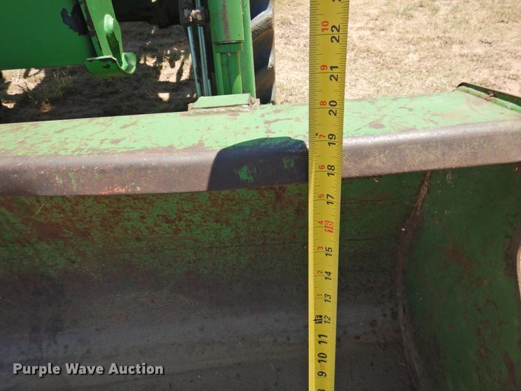 image for item GN9952 2002 John Deere 790  MFWD tractor