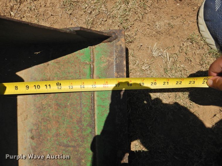 image for item GN9952 2002 John Deere 790  MFWD tractor