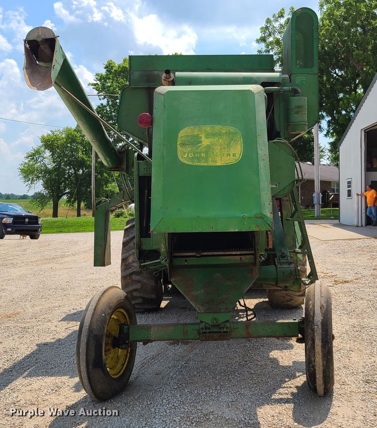 image for item GT9174 John Deere 55 combine