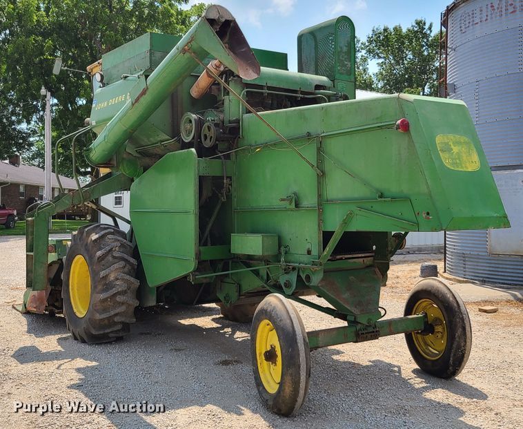 image for item GT9174 John Deere 55 combine