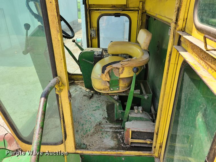 image for item GT9174 John Deere 55 combine