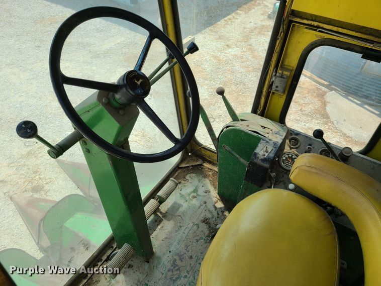 image for item GT9174 John Deere 55 combine