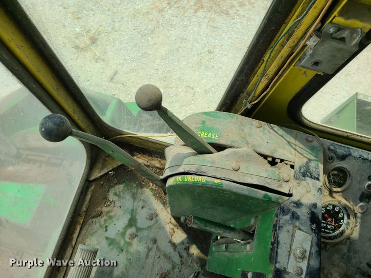 image for item GT9174 John Deere 55 combine