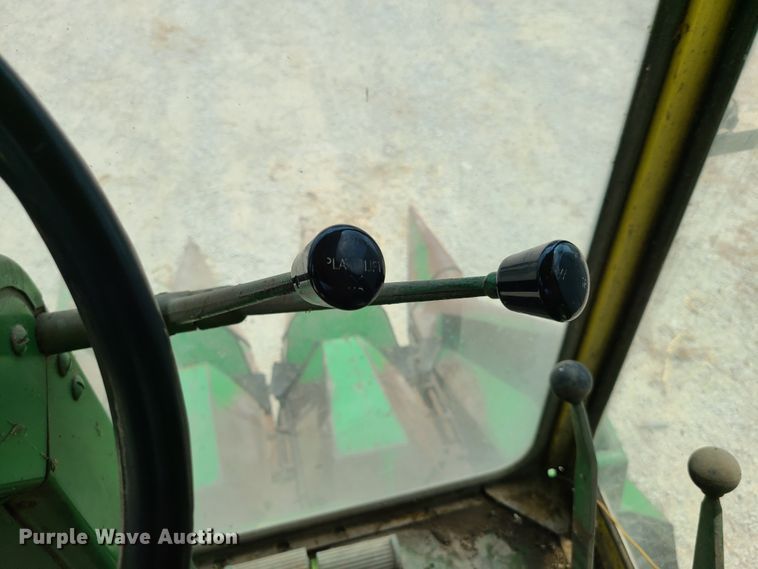 image for item GT9174 John Deere 55 combine