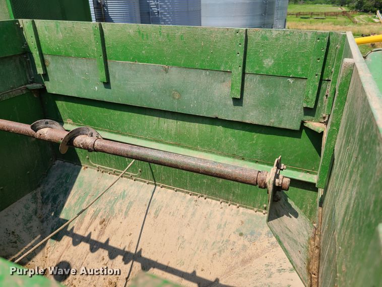 image for item GT9174 John Deere 55 combine