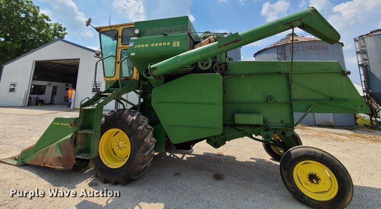 image for item GT9174 John Deere 55 combine