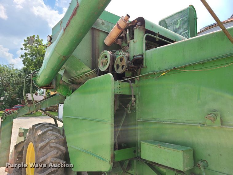 image for item GT9174 John Deere 55 combine