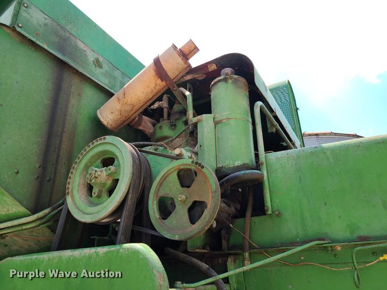 image for item GT9174 John Deere 55 combine