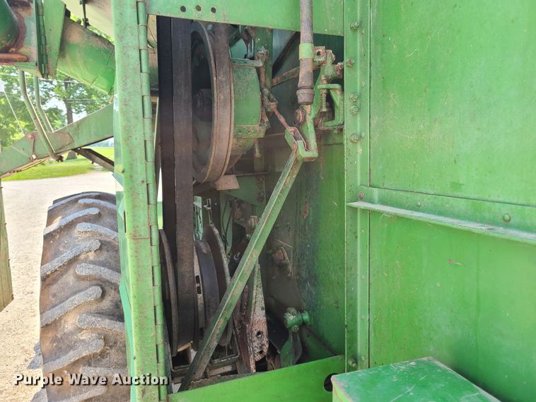 image for item GT9174 John Deere 55 combine
