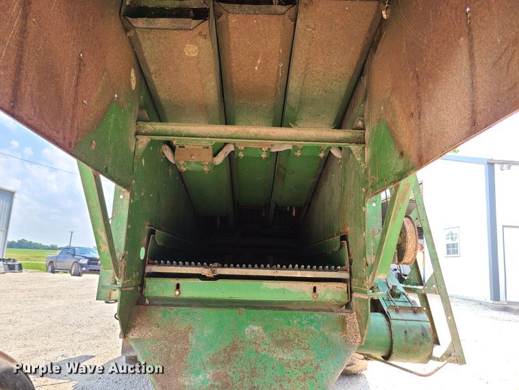 image for item GT9174 John Deere 55 combine