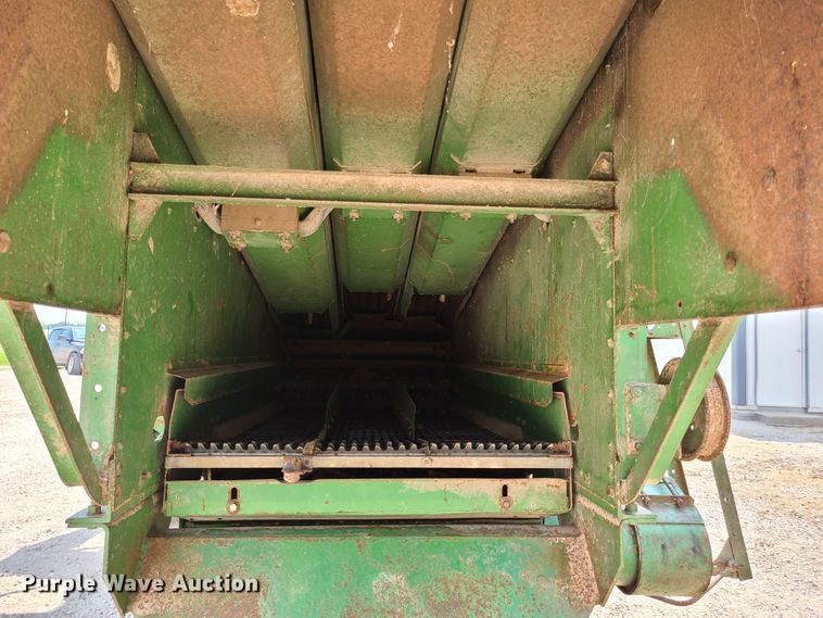 image for item GT9174 John Deere 55 combine
