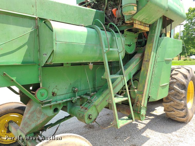 image for item GT9174 John Deere 55 combine