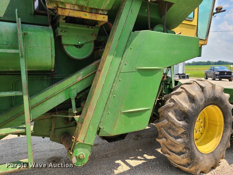 image for item GT9174 John Deere 55 combine